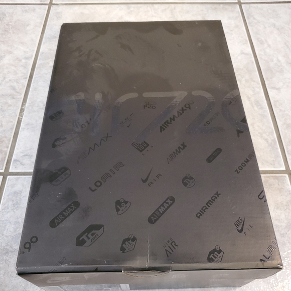 Nike Shoes - Picture 12 of 12